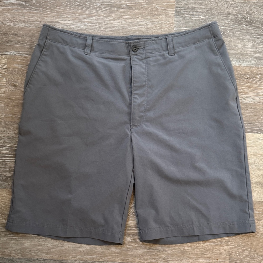 Men’s PGA TOUR golf shorts gray size 36